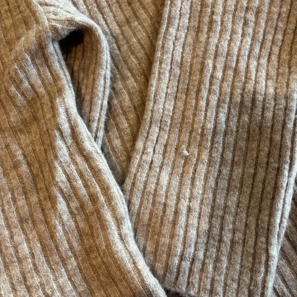 H&M Women’s Cowl Turtleneck Beige Long Sleeve Cozy Sweater NWT Size Small - Picture 5 of 12